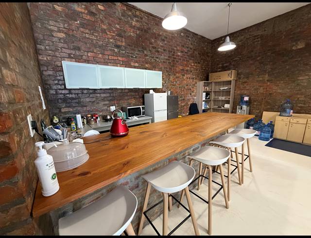 186M² BUILDING TO LET IN WOODSTOCK